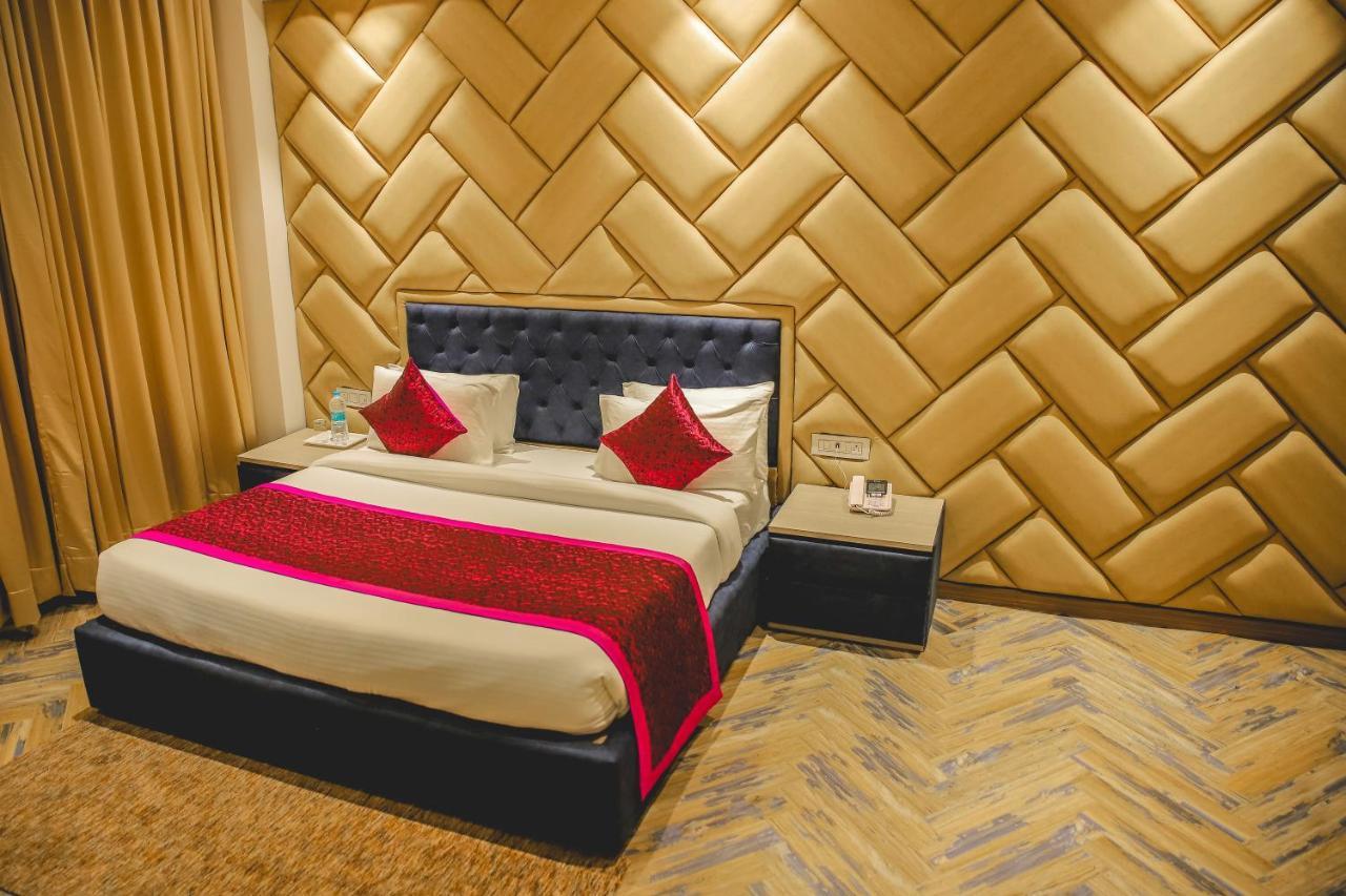 ดิ ออร์ลอฟ โฮเต็ล Hotel Panipat ภายนอก รูปภาพ