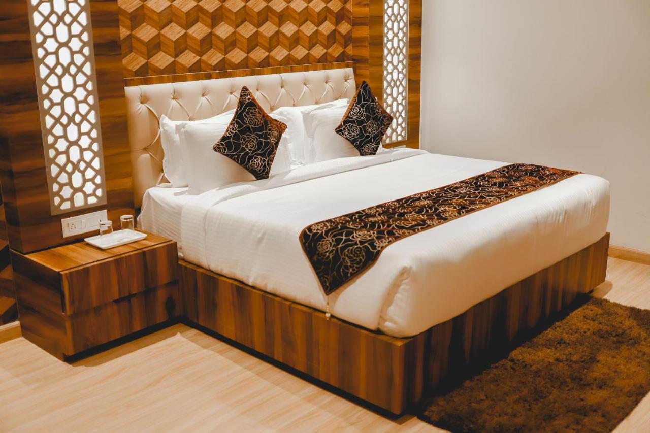 ดิ ออร์ลอฟ โฮเต็ล Hotel Panipat ภายนอก รูปภาพ